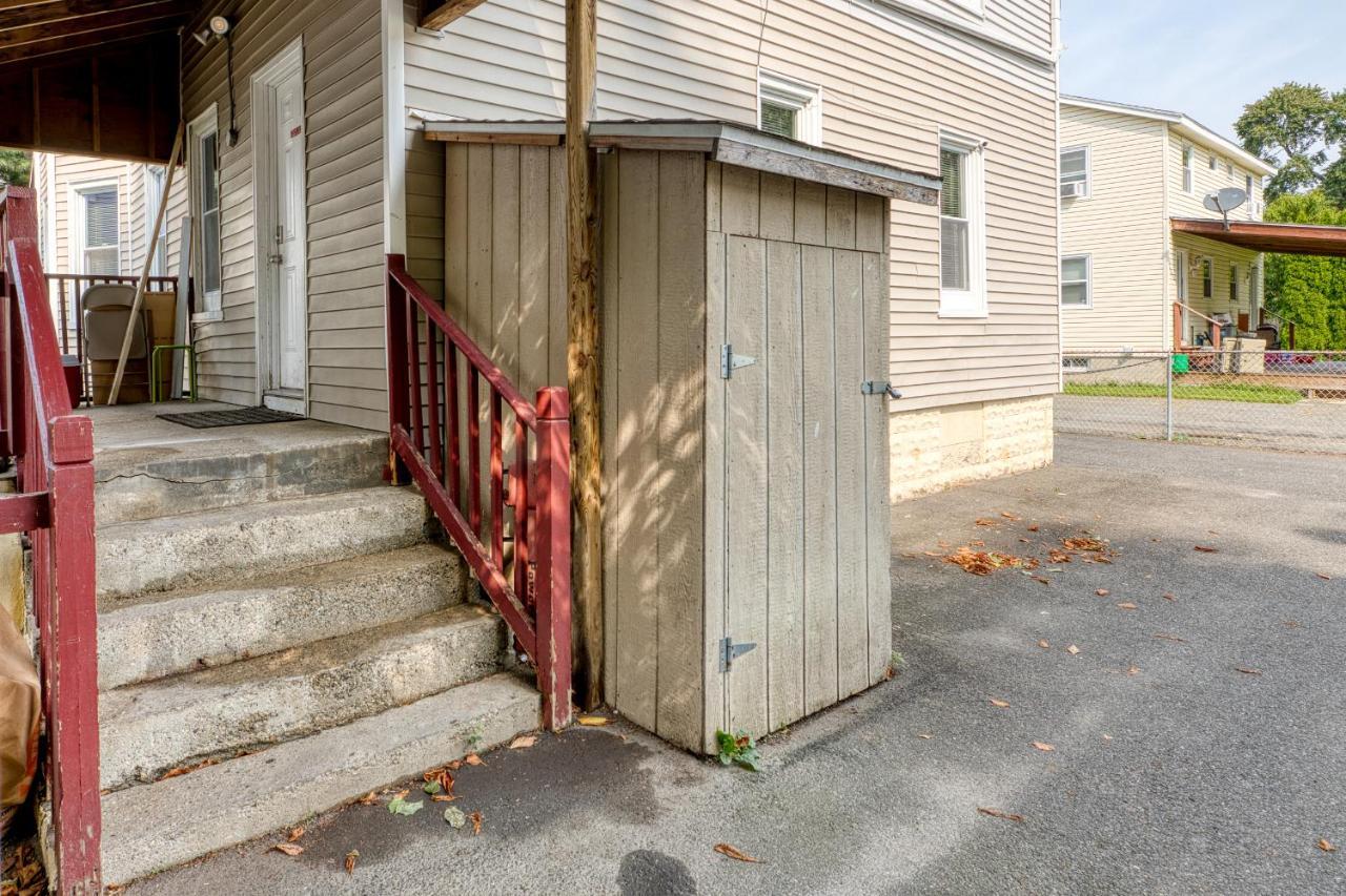 Humble Home With Free Breakfast Offered If Requested! Chicopee Extérieur photo